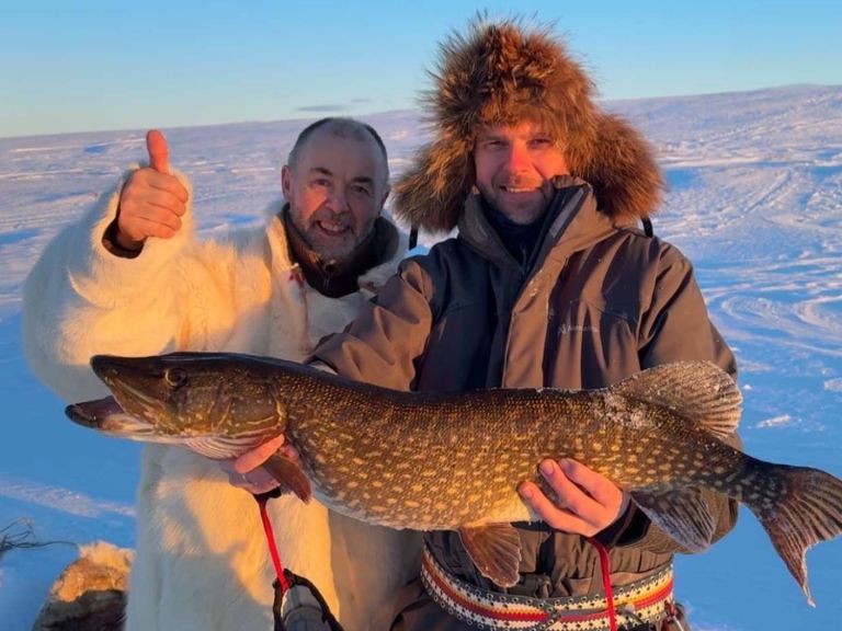 skreddersydde turer 07 eks. snøscootersafari med god mat og minner for livet (2 overnattinger)